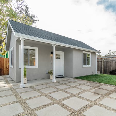 In-law suite addition with private entrance in Jacksonville